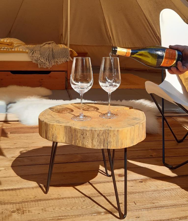 Glamping V Sadu Hotel Sadska Exterior photo