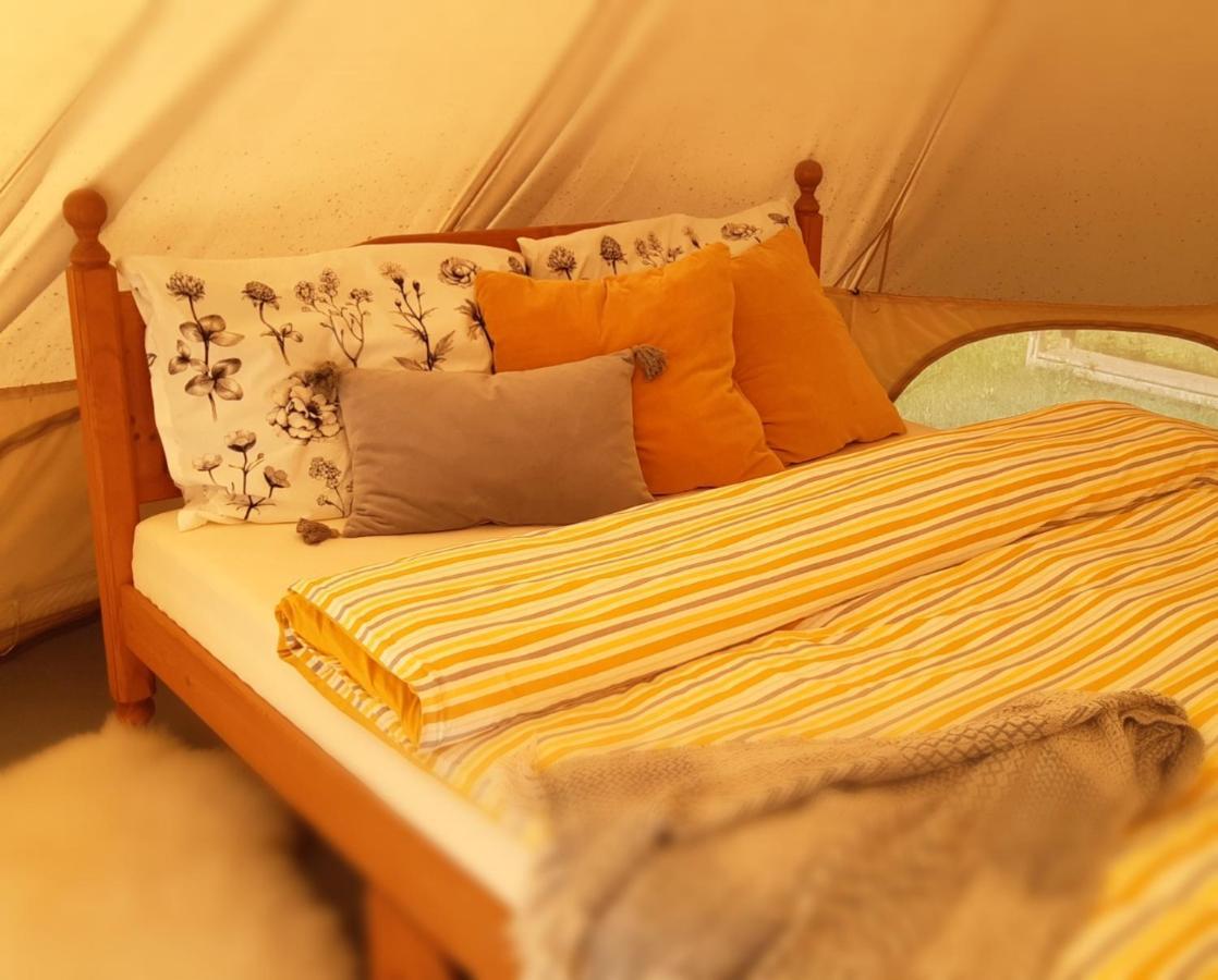Glamping V Sadu Hotel Sadska Exterior photo