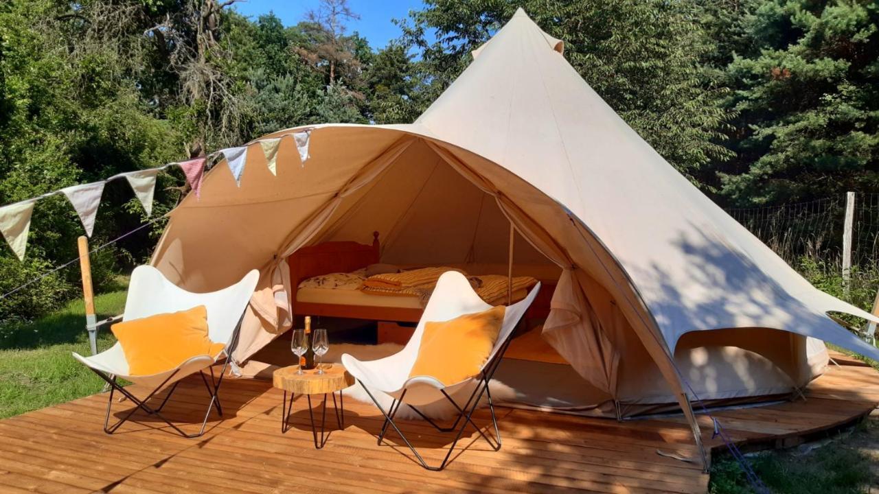 Glamping V Sadu Hotel Sadska Exterior photo