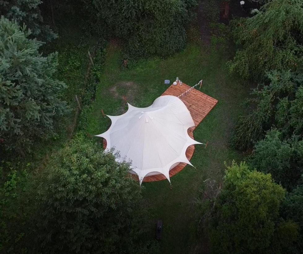 Glamping V Sadu Hotel Sadska Exterior photo